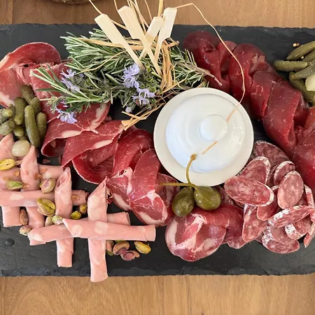 Ferme La Clavière, De Luxe Lou Estello Couette-café 4*